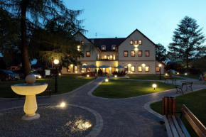  Hotel Modrzewiowy Dwór  Гливице